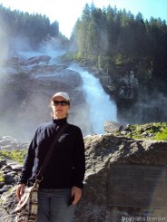 Andrea und der Wasserfall