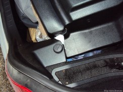 Sicherheitskleber über den Schlater. Reione Vorsichtsmaßnahme. Hat uns im 1. Cabrio-Urlaub mal einen Tag gekostet. Jetzt mit Gaffa-Tape kein Problem mehr.