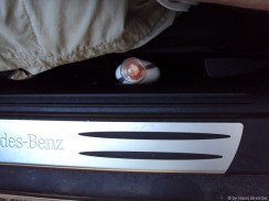 Sonnenschutz zum Sprühen gleich neben dem Sitz...