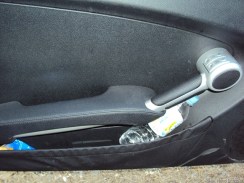 und Getränke in den Seitentaschen des SLKs