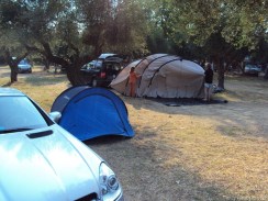 sind immer noch nicht fertig. Wir ghehen essen und bereiten uns auf den Abend vor.